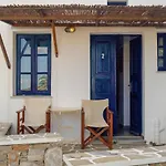 Coral Karavostasis (Folegandros)