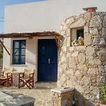 Coral Karavostasis (Folegandros)