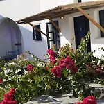 Coral Karavostasis (Folegandros)