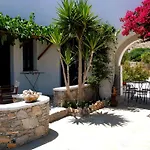 Coral * Karavostasis (Folegandros)