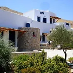 Coral Karavostasis (Folegandros)