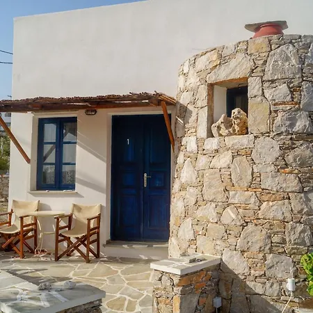 Coral Karavostasis (Folegandros)