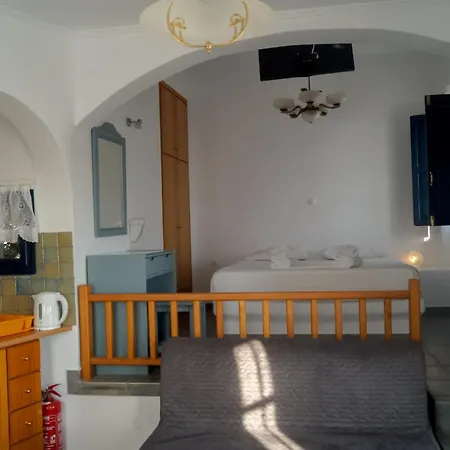 Coral * Karavostasis (Folegandros)