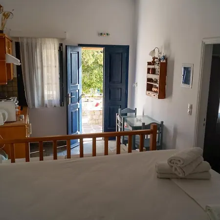 Coral * Karavostasis (Folegandros)