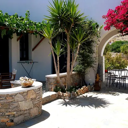 Coral * Karavostasis (Folegandros)